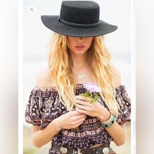 Spell & the Gypsy‎ Collective Gypsiana Pepper off the shoulder top and sk…